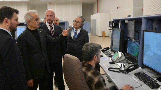 BAKAN URALOĞLU KULE ÇALIŞANLARINI ZİYARET ETTİ