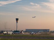 HEATHROW HAVALİMANI’NDA 20 YILLIK UYGULAMA KALDIRILDI