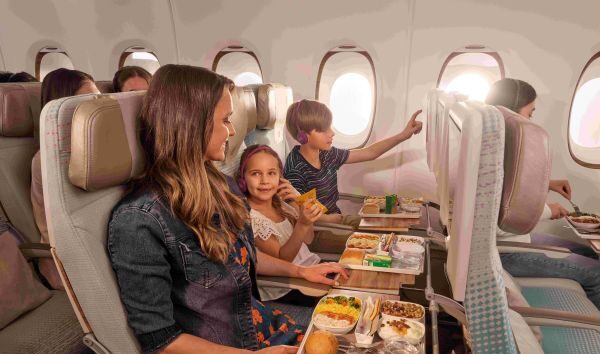 EMIRATES’TEN AİLE DOSTU EKONOMİ SINIFI DENEYİMİ