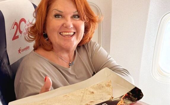 10 BİN METREDE LAHMACUN SERVİSİ