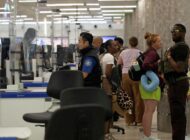 ABD’DE HAVALİMANLARI’NDA KAOS SÜRÜYOR