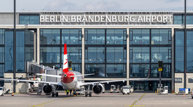 BERLİN HAVALİMANI’NDA UÇUŞLARA GREV ENGELİ