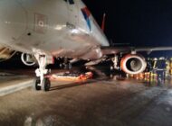 ACİL İNİŞ YAPAN RUS UÇAĞI SÖKÜLÜYOR