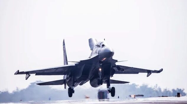 HİNDİSTAN’DA SAVAŞ UÇAĞI DÜŞTÜ:2 PİLOT ÖLDÜ