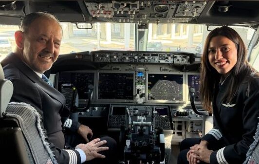 SON UÇUŞUNU KIZIYLA NOKTALADI