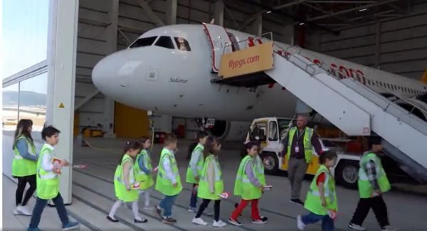 PEGASUS’UN YENİ HANGARI ÇOCUKLARA EV SAHİPLİĞİ YAPTI