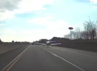 ARIZALANAN UÇAK OTOYOLA İNDİ