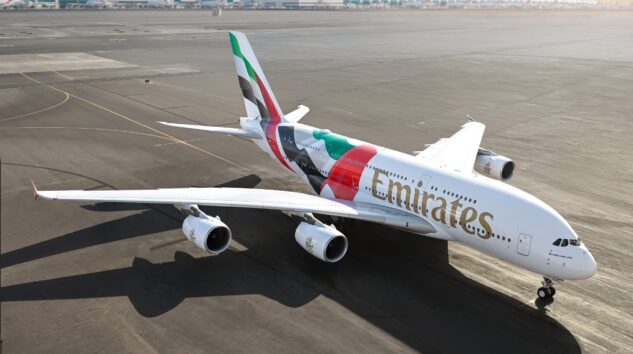 EMİRATES’İN A380’İ DEV BAE BAYRAĞIYLA HAVALANDI