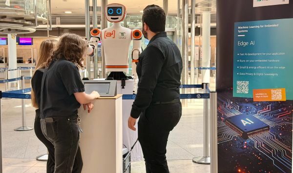 NÜRNBERG HAVALİMANI’NDA İNSANSI ROBOT TEST EDİLDİ