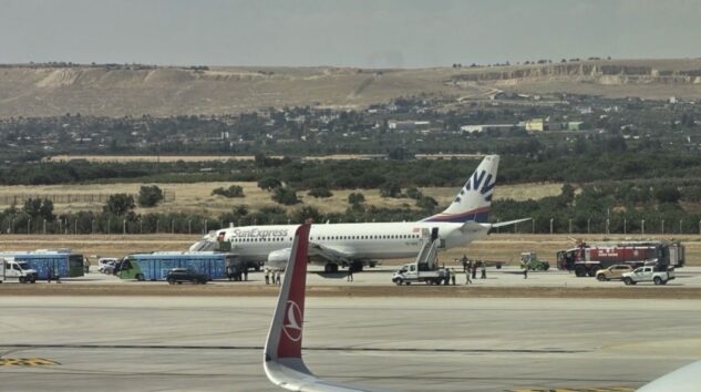 SUNEXPRESS UÇAĞININ İNİŞTE LASTİĞİ PATLADI