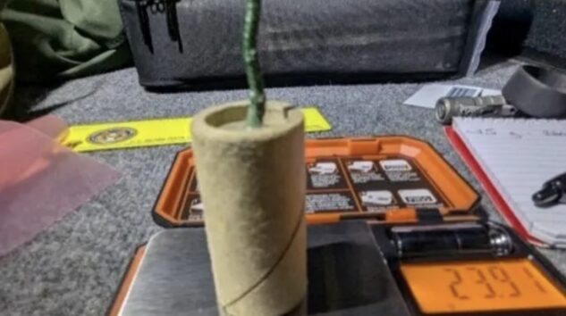 BOMBA İLE UÇAĞA BİNMEYE ÇALIŞTI
