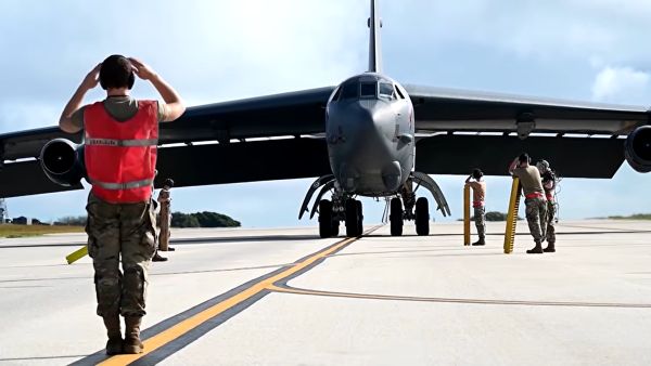 ABD’DE B-52 BOMBARDIMAN DÜŞTÜ