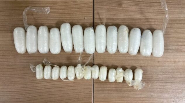 UYUŞTURUCU KURYESİNİNİ POLİSİN DİKKATİ YAKALA YAKALATTI