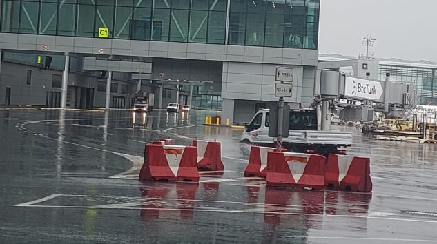 İSTANBUL HAVALİMANI’NDA YAĞMUR YAĞIŞI DEVAM EDİYORĞMUR YAĞIŞ