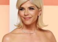 SELMA BLAIR UÇAKTA KABİN EKİBİNE SALDIRDI!